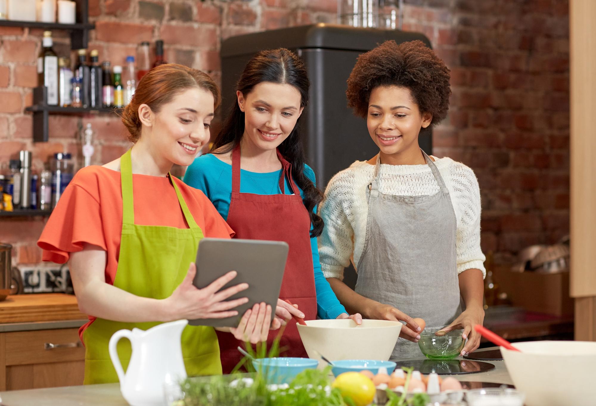 Small group cooking class with mentor guidance